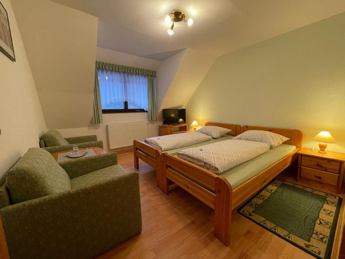 Waldhotel Zoebischhaus Bad Reiboldsgrün Buitenkant foto